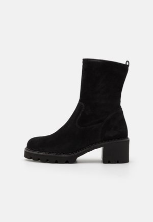 Enkellaarsjes met plateauzool - black