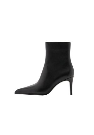 Stiefelette - black
