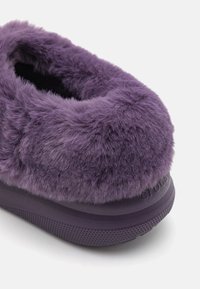 Crocs FUREVER CRUSH UNISEX - Boots à talons - dark iris