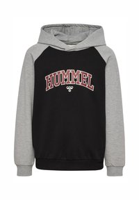 Schwarzer Hoodie mit grauen Raglanärmeln. Auf der Vorderseite ist "HUMMEL" in Weiß und Kastanienbraun aufgedruckt. Weicher Baumwollmix, normale Passform.