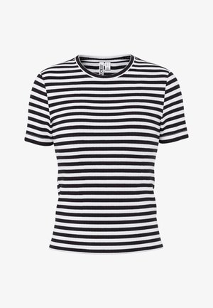 Īsām piedurknēm, melns un balts horizontāli svītrains T-krekls ar apaļu apkakli un piegulošu griezumu.