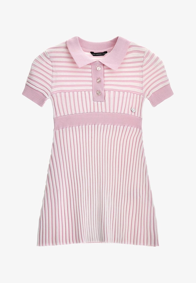 Robe à manches courtes en maille rayée rose et blanche avec col, trois boutons, texture côtelée et petit emblème métallique de la marque sur la poitrine.