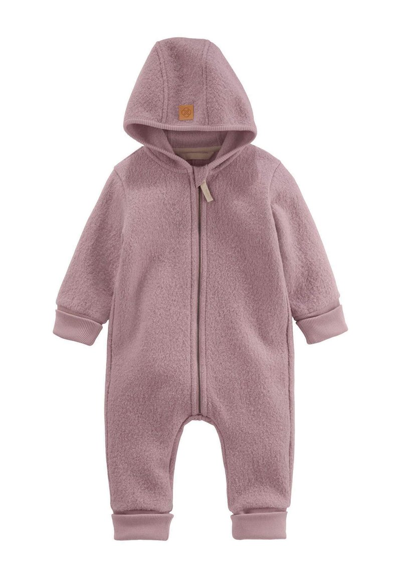 Zachte roze gewatteerde babyslaapzak met een rits aan de voorkant en geribde manchetten op de mouwen en benen.
