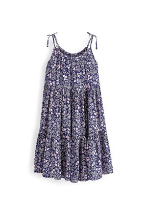 Blomstret kjole med spaghetti-stropper, marineblå baggrund, lyserøde og hvide blomster, indsnævret talje og et lagdelt skørt design. Blød stoftekstur.