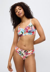 Σετ μαγιό μπουστάκι με πολύχρωμο floral μοτίβο με φοινικόφυλλα, μαλακό ύφασμα, τριγωνικό τοπ σουτιέν και ρυθμιζόμενες τιράντες.