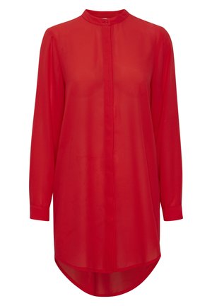 Rotes Langarmhemd mit hohem Kragen, Knopfleiste vorne und leicht abgerundetem Saum. Aus einem transparenten Stoff für ein leichtes Erscheinungsbild gefertigt.