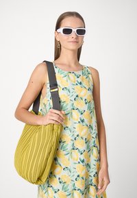 Abercrombie & Fitch TRAPEZE TEXTURE SHORT DRESS - Dienas kleita - lemon print