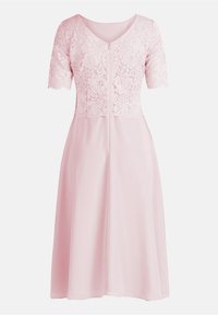 Różowa sukienka z koronkowym bodicem, krótkimi rękawami, dekoltem w kształcie litery V i zapięciem na zamek. Spódnica wykonana jest z gładkiego, lejącego materiału.