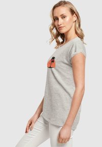 Merchcode BEACH T-SHIRT - T-shirts med print - heather grey