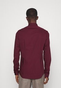 Calvin Klein Tailored LOGO STRETCH  - Camisa formal - port royale