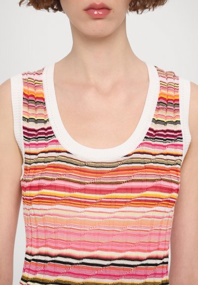 Daugiaspalvė liemenėlė, pagaminta iš tekstūruotos medžiagos, su apvaliu iškirpimu. Savybė - juostos rožinės, oranžinės, juodos ir grietininės spalvų. Plačios petnešos.