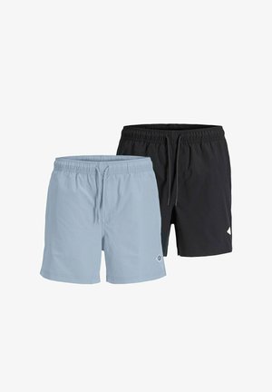 Zwei Paar Herren-Badeshorts, eine hellblaue und eine schwarze, beide mit elastischem Bund und Kordelzug.