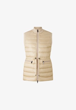 Gilet sans manches beige en duvet avec col montant côtelé, fermeture éclair sur le devant, taille à cordon de serrage et deux poches zippées ; texture lisse et matelassée.