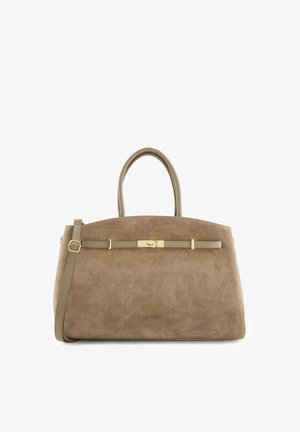 Beige Wildlederhandtasche mit zwei Griffen, einem schlanken Riemen mit einem goldenen Verschluss und dem eingebprägten Markennamen "Venezia" auf der Vorderseite.