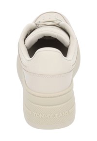 Tommy Jeans RETRO BASKET FLATFORM - Sneakers basse - bleached stone