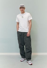 Nike Sportswear TEE - Print T-shirt - white