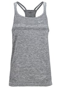 Top atletico grigio realizzato in tessuto traspirante, con un motivo texture e spalline sottili per una vestibilità comoda.