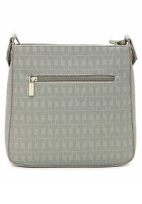 Borsa a spalla grigia chiara con un motivo testurizzato, dotata di tasca frontale con zip e bordi a contrasto. Forma quadrata con tracolla regolabile.