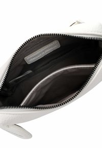 Thumbnail Image 3