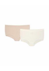 Dwie pary damskich majtek hipster, jedna beżowa i jedna biała. Wykonane z miękkiego, elastycznego materiału o jednolitych kolorach i gładkim wykończeniu.