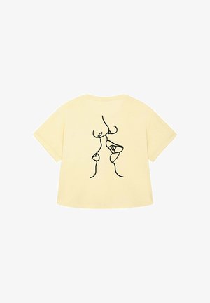 Gele katoenen t-shirt met een zwart abstract lijntekening op de achterkant. Korte mouwen en een losse pasvorm. Gleed oppervlakte.