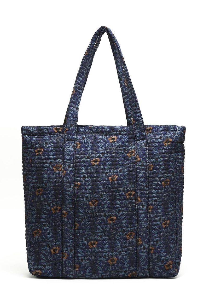 Sac fourre-tout matelassé avec un motif floral bleu et des accents orange. Comprend deux poignées robustes et une forme rectangulaire pour le transport. Texture de tissu douce.
