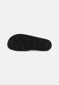 EA7 Emporio Armani UNISEX - Strandpapucsok és -szandálok - black/shadow graphic