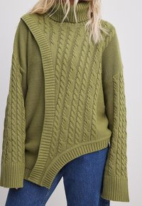 NA-KD Sweter