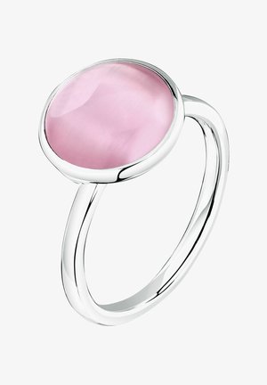 Anello d'argento con una liscia pietra ovale rosa incastonata in una semplice montatura a castone su una banda elegante.