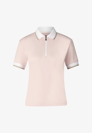 Világos rózsaszín rövid ujjú galléros póló fehér gallérral, fehér ujjvégekkel és elöl egy rövid cipzárral fekete húzófüllel.