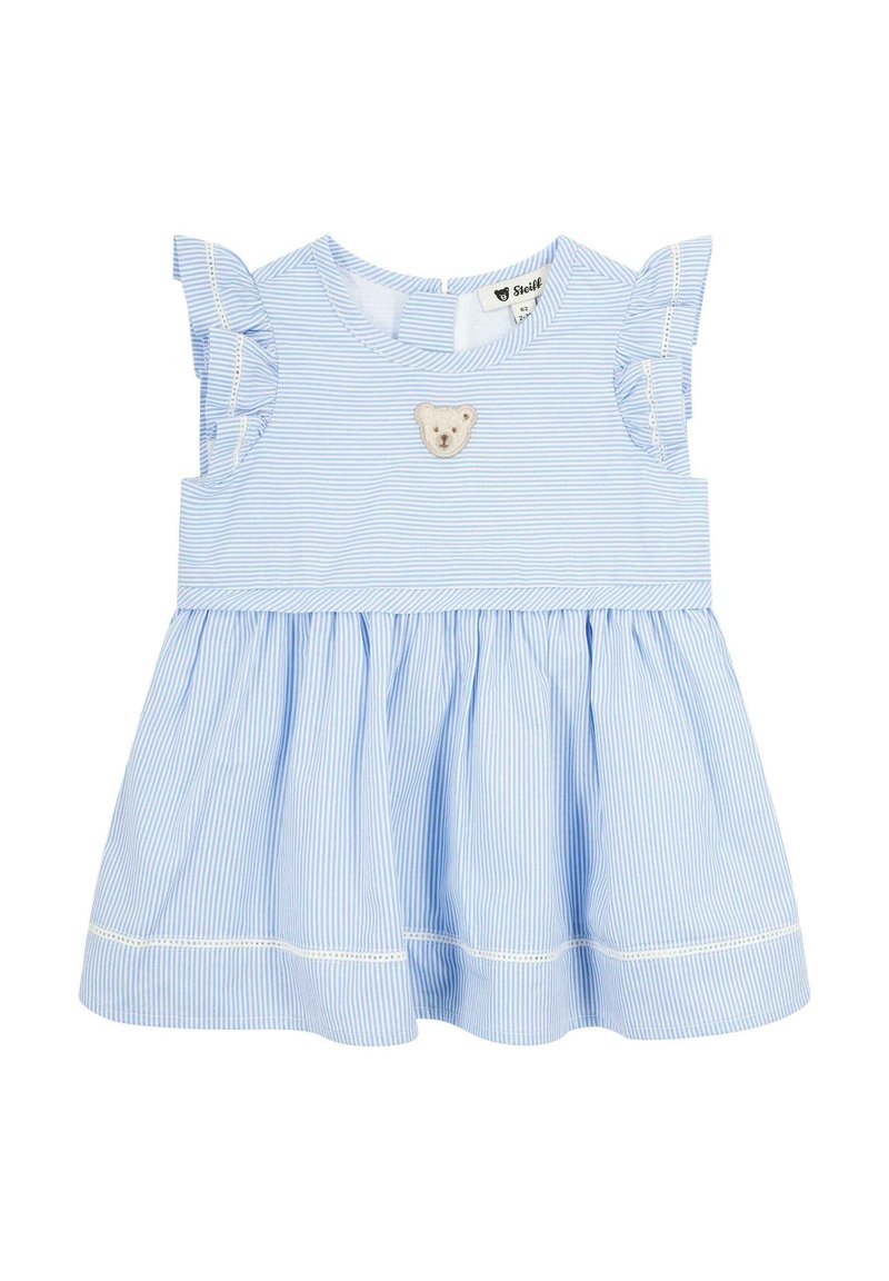Robe rayée bleu clair avec des manches à volants, un col rond et une appliqué d'ours sur la poitrine. Présente une jupe froncée et des accents de bord blanc.