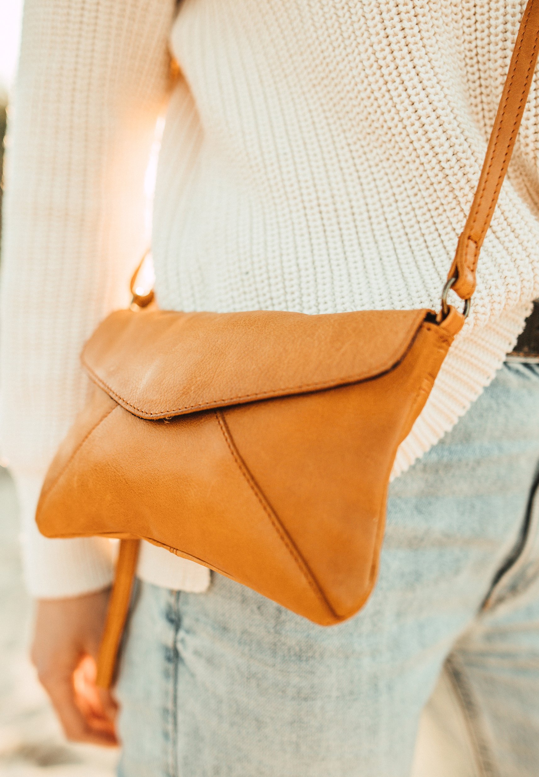 Gusti Leder KARISMA - Schoudertas - cognac - Zalando.nl