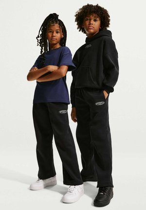 Nike Sportswear, NIKE SPORTSWEAR OLDER KIDS' TROUSERS SPORTSWEAR CLUB FLEECE UNISEX - Pantaloni sportivi - black white black