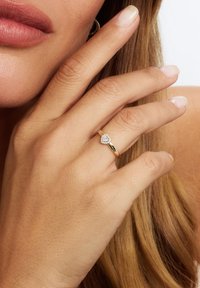 Isabel Bernard Bague - gold coloured