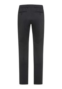 Zwarte broek met een subtiel patroon, met een rechte pasvorm, twee achterzakken met knoopsluitingen en riemlussen.