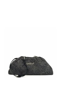 Clutch in tessuto nero testurizzato con tracolla a catena e logo "GAËLLE PARIS" in argento sul frontale.