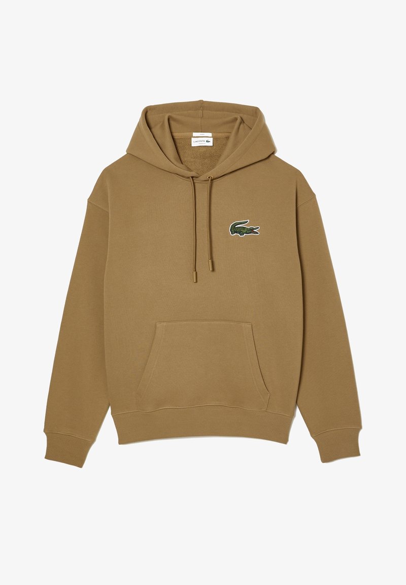 Bruine hoodie met voorzak en groen krokodillenlogo op de linkerborst.