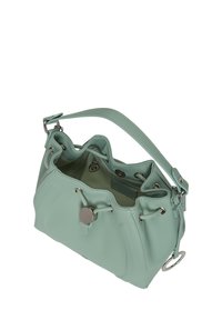 Mintgrön läderhandväska med rund form, snörningsstängning och silverfärgade detaljer. Utmärker sig av ett kort handtag och rymligt inre.