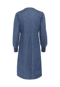 Rochie din denim albastru de lungime medie, cu mâneci lungi bufante, manșete adunate și o cusătură în talie, prezentată văzută din spate pe un fundal alb.