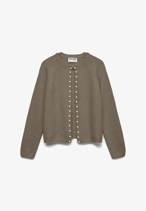 Cardigan en maille marron avec un col rond, une fermeture boutonnée sur le devant ornée d'accents perlés, et des manches longues. Offre une silhouette décontractée.