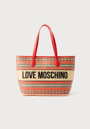 Kandekott punaste käepidemetega, mitmevärviliste horisontaalsete triipudega ning esiküljel julgete mustade tähtedega tekstiga "LOVE MOSCHINO".