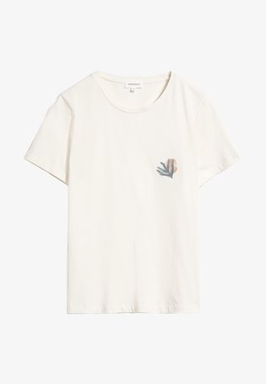 Camiseta de algodón color crema de manga corta con un pequeño gráfico de una mano y un sol en el lado izquierdo del pecho. Escote redondo liso y corte relajado.