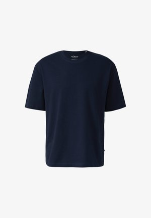 Prosty granatowy T-shirt z krótkim rękawem i okrągłym dekoltem, o luźnym kroju, przedstawiony na białym tle.