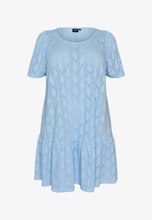 Hele sinine lühikeste varrukatega kleit silmaaugumustriga lainelise mustriga ja volangiga äärega, ümara kaelusega.