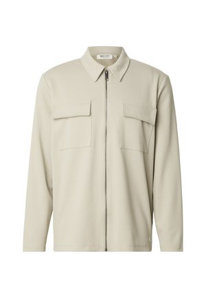 Ljusbeige zip-up jacka med krage, två bröstfickor, långa ärmar och ett slätt, texturerat tyg. Minimalistiska designdetaljer.