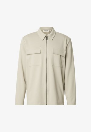 Lysebeige jakke med lynlås og krave, to brystlommer, lange ærmer og glat, tekstureret stof. Minimalistiske designdetaljer.