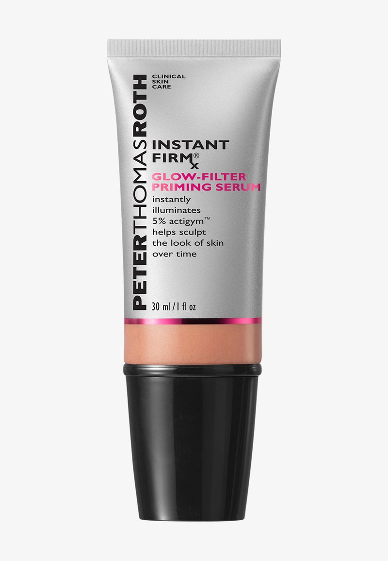 Peter Thomas Roth Instant Firm X Glow-Filter Priming Serum Tube, 30 ml, mit schwarzem Verschluss und silber-pinker Beschriftung.