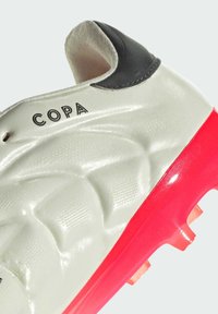 adidas Performance Scarpe da calcio per terreni duri - ivory   core black   solar red