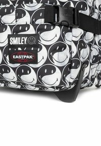 Eastpak TRANSIT'R M - Bagaglio a mano - smiley yy black
