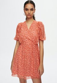 adL FRILL PATTERNED - Vapaa-ajan mekko - patterned salmon